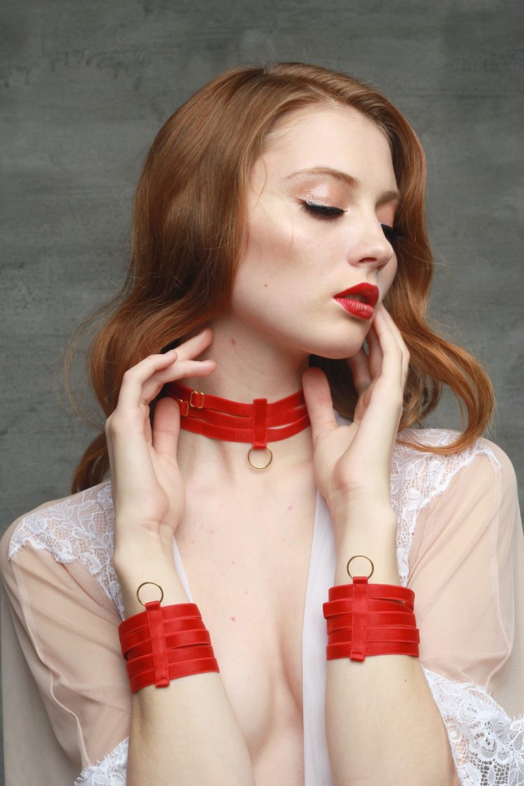 Red Hand Cuff Bondage Accessories With Golden Rings