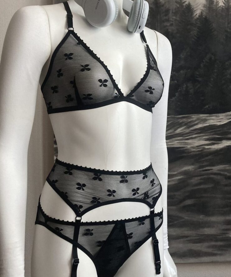 Garter Belt Clover